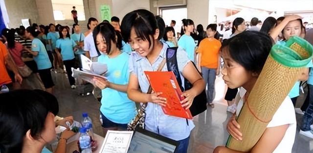 为啥大学越好开学越早? 985比专科提前一个月? 过来人给出答案