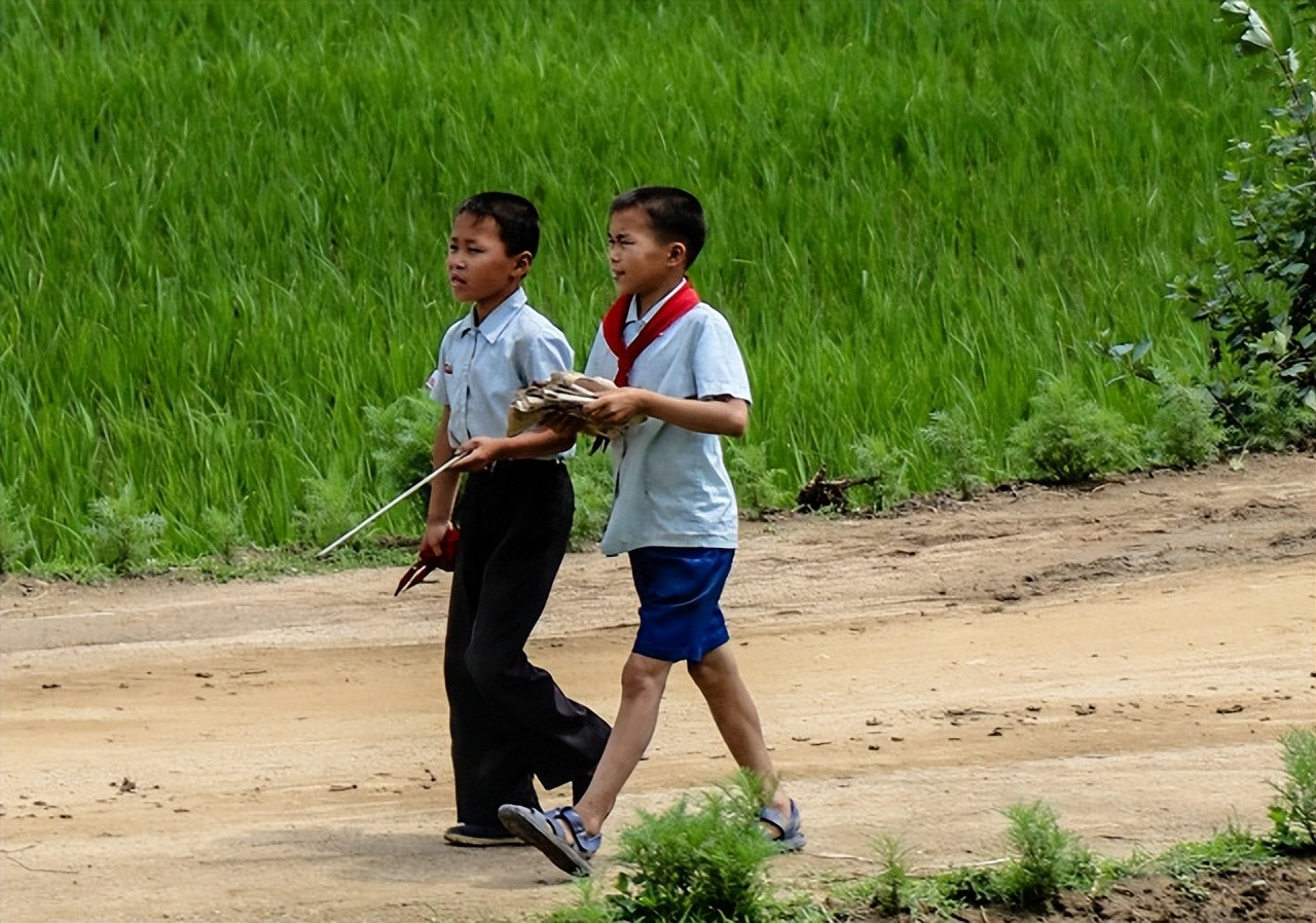 从小学到高中的发小, 20年后再见时成了县长, 他的态度让我感慨