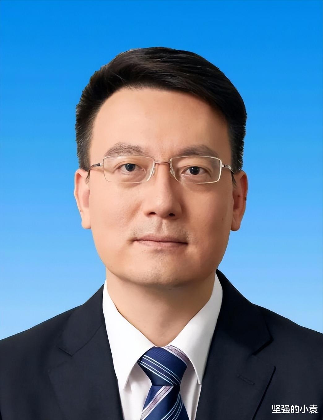 他是现任海南省副省长, 46岁成全国最年轻的副省长, 前途无量