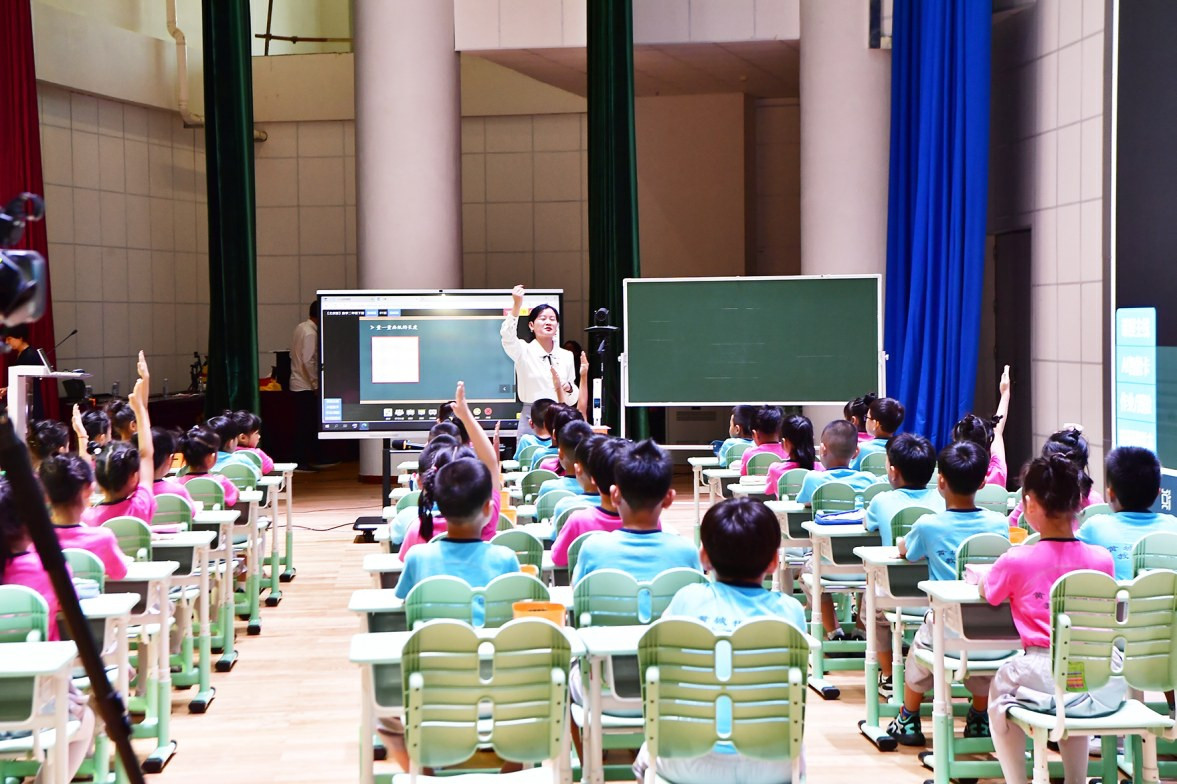 区教委部署新学期小学教育教学工作