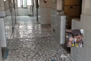 四川某中学女寝没门惹争议, 外形疑似厕所改造, 教体局做出回应