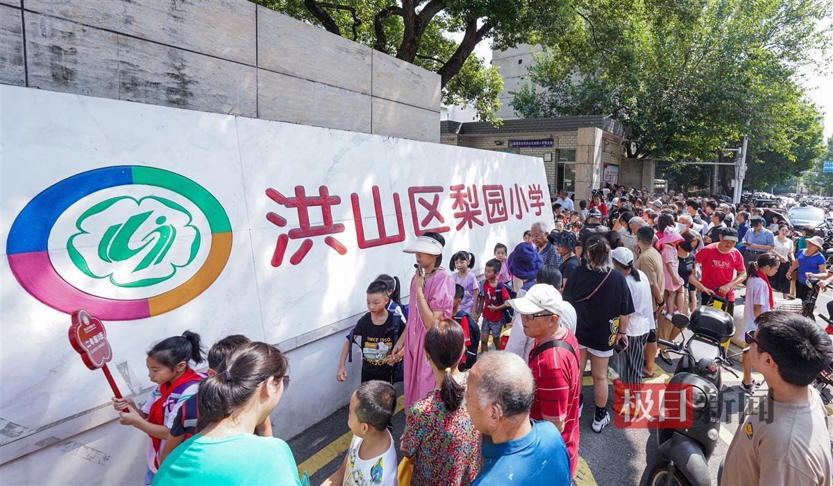 收心返校 武汉中小学生到校报到