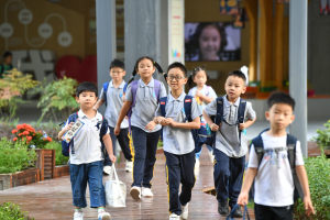 从《长安三万里》到中国航天梦，上海220万中小学生和幼儿开学第一课科创味十足！