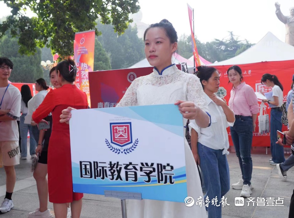 迎新日, 山东师大各学院派出靓丽学姐迎新