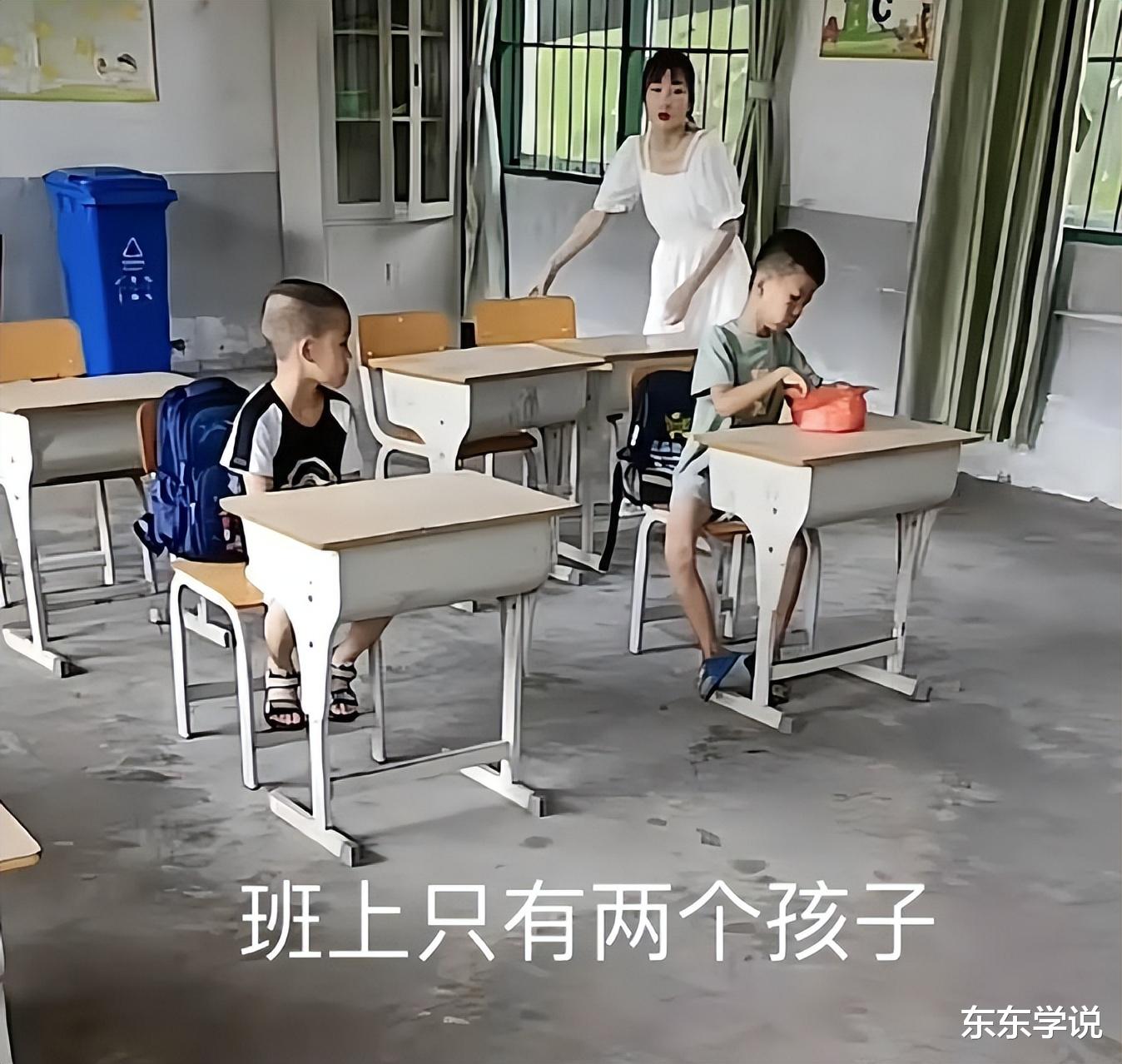 广西某小学一年级只招到两命学生, 网友: 农村空了, 有能力的人全走了