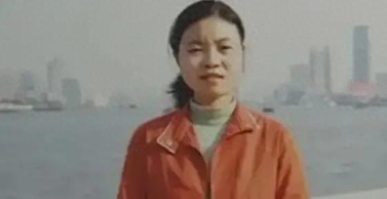 女研究生带母亲上学同睡一张床, 两个月后她绝望了, 在宿舍自缢身亡