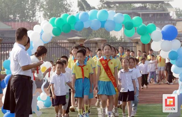 自流井区仲权镇中心小学校：爱心点亮新学期