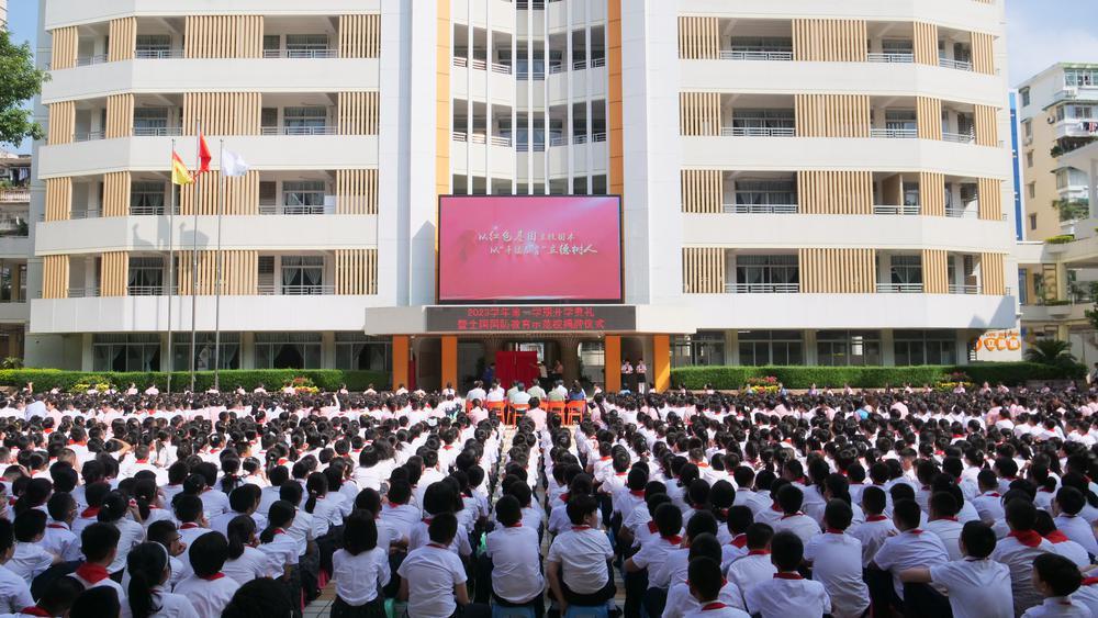 祖国在我心中 幸福伴我成长——铁一小学“全国国防教育示范校”正式揭牌