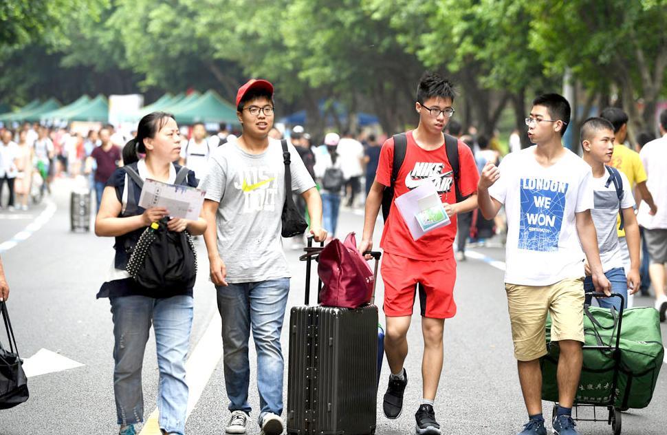 多年努力白费了? 网友后悔孩子读华科, 直言宿舍条件太差心疼孩子