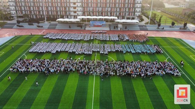 新学期 新校园 新气象 富顺一中改扩建后迎首个开学季