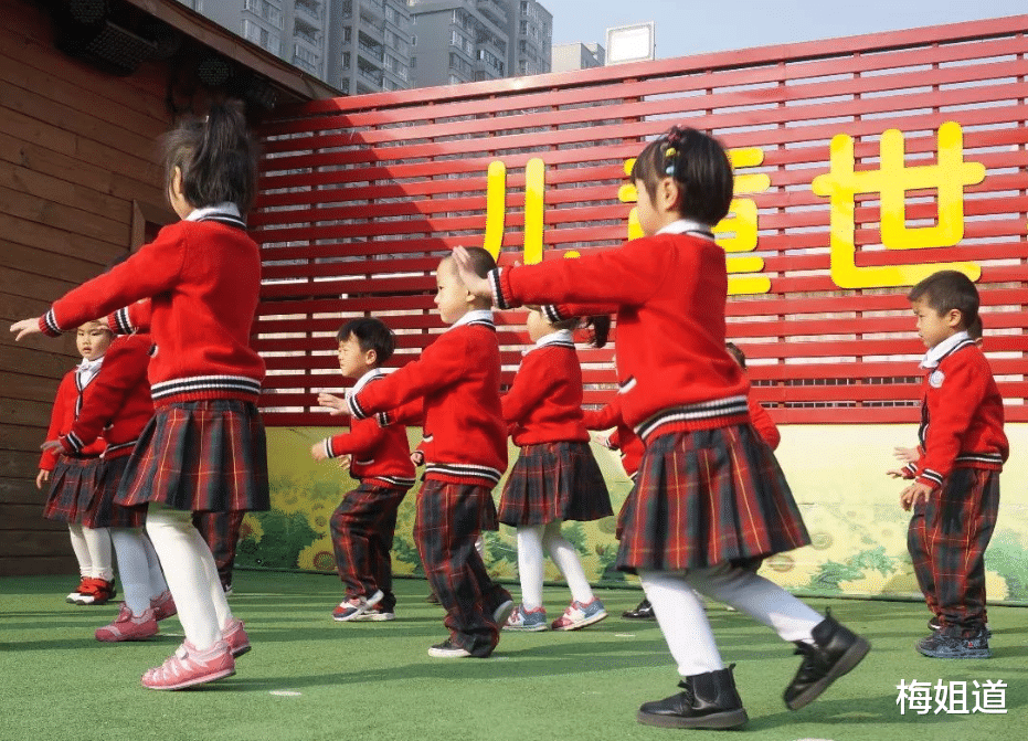 要不要这么卷? 幼儿园家访家长费尽心思, 直言高考都没这么紧张