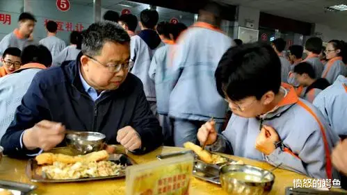 四部门联手曝光学校食堂内幕, 教育部怒斥, 最新通知曝光!