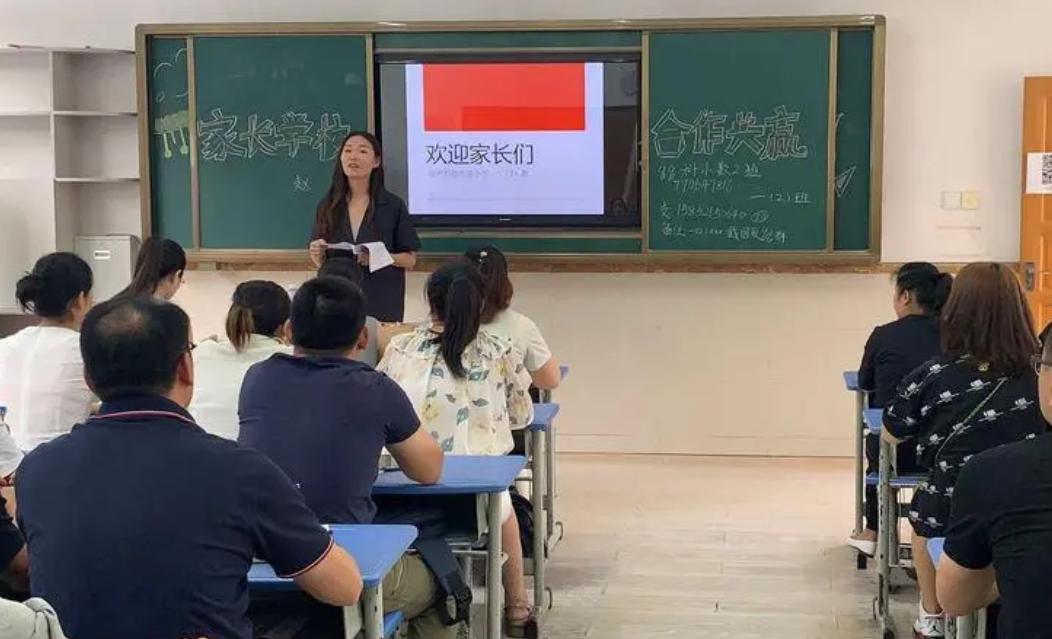 河南家长曝光小学强制学生订奶, 每人3箱收费330元, 校长出面回应