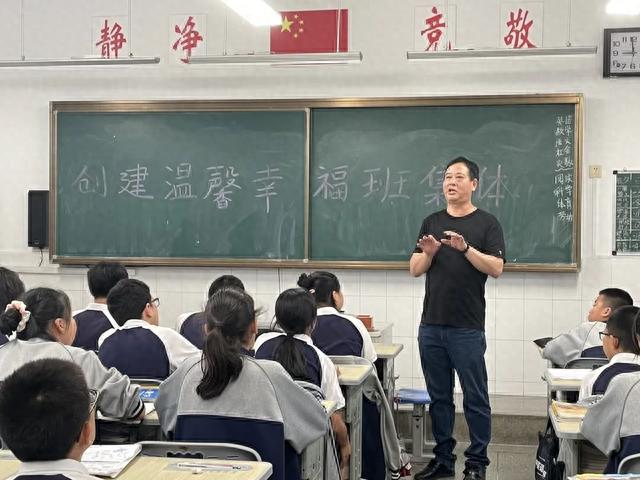 陪伴1万多名学生走过懵懂青春的他，上榜“浙江省师德楷模”！