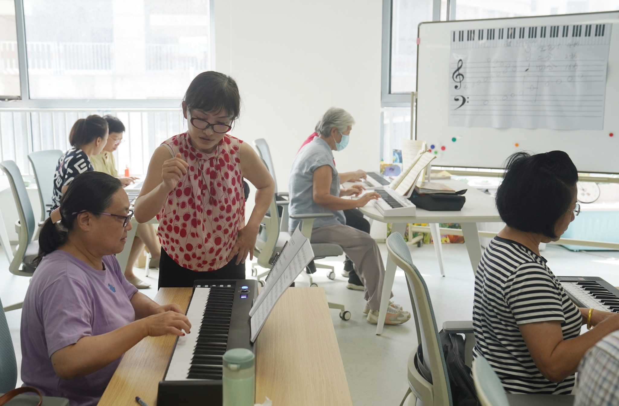 国家老年大学新学期开课, 插花、短视频制作等58门课程供挑选