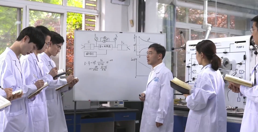 攻克天然气开发科学与技术难题, 这支天然气开发教师团队实现多个“首创”