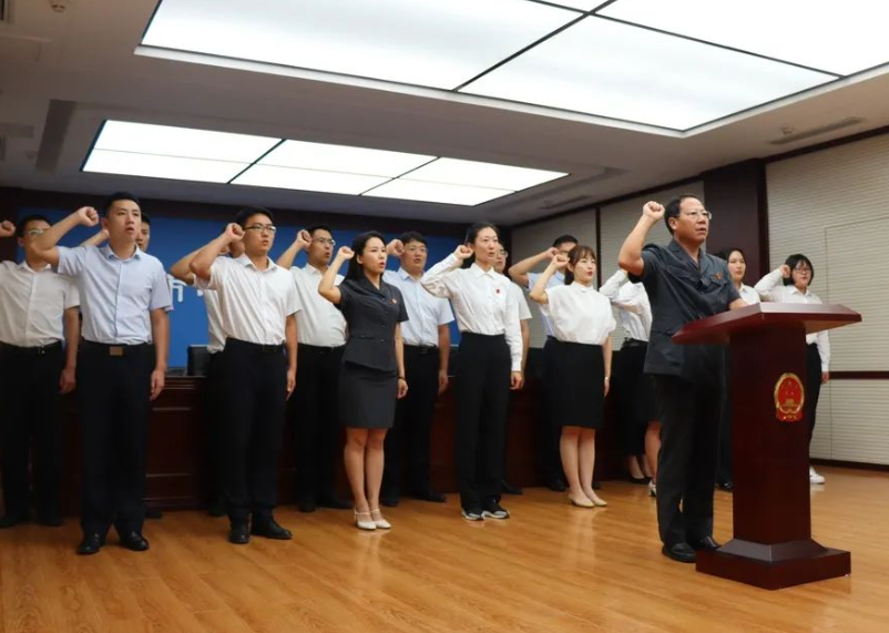 考上公务员不敢发朋友圈, 女生无奈感慨, 过来人说这才是真实生活