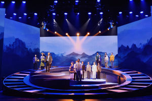这部大师剧在上海交大首演，现代“老人与海”的故事成为新生教育重要一课