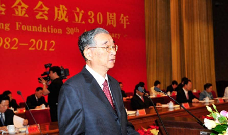 他是北大高材生, 48岁成为清华副校长, 58岁官至副国级, 如今94岁