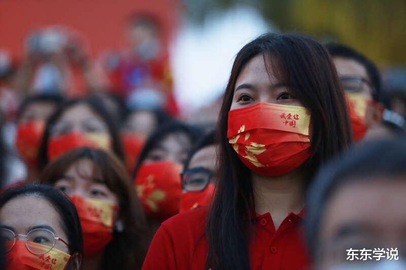 大学生国庆该不该回家? 高考志愿填远了, 来回路费两千多还难买票不划算