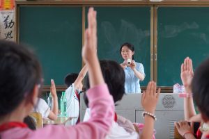 别让“扩大化举报”逼迫老师们“躺平”| 新京报快评