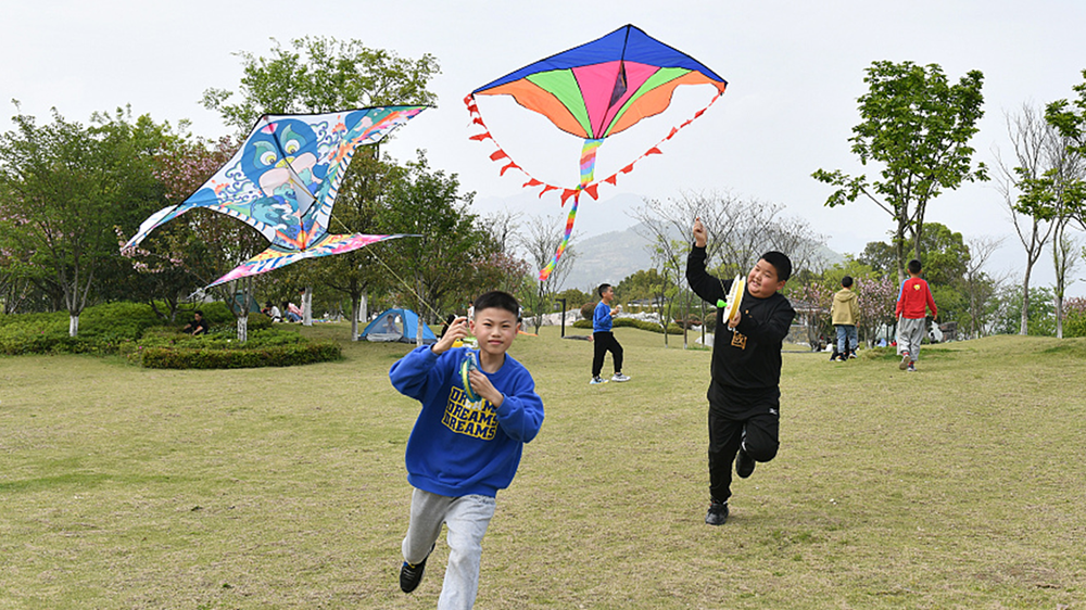 梁建章建言: 学校统一推行“春假”, 从暑假或寒假调出一周左右时间