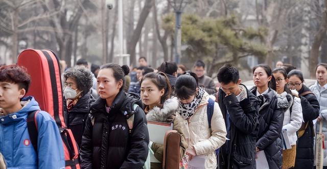 小语种专业没有就业前途, 学了等于白学? 那是学习目标没选对!