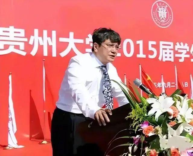 回顾: 郑强任贵州大学校长, 要把树全砍掉, 遭学生辱骂: 滚出贵大