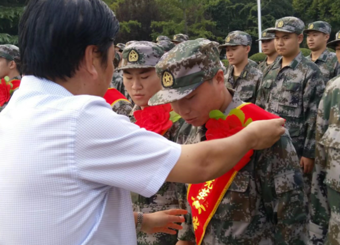 大学生有无必要在大学中参军?