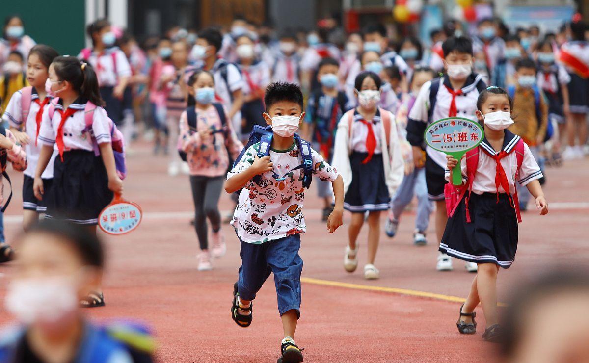 8点到校成为历史, 中小学到校时间有所调整, 预计11月起实行