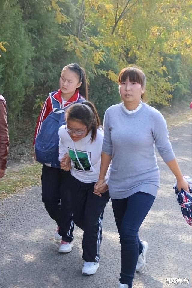 当年读高中时, 连续3年给女同学家送萝卜土豆, 四年后改变了命运