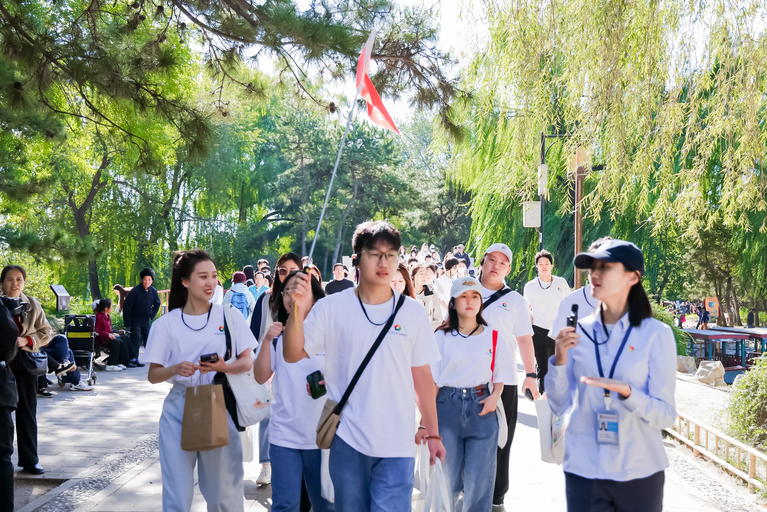 “三山五园体验行”活动正式启动, 清华等八所高校千余名新生参与