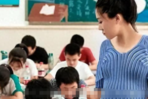 辽宁一女教师怀孕大腹便便, 坐着上课被校长点名批评, 引发网友热议