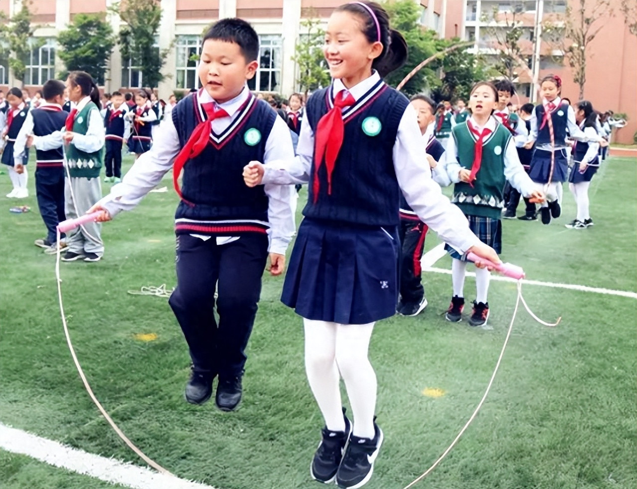 课后延时服务或被取消? 学生将恢复以往的教学模式, 家长期待不已