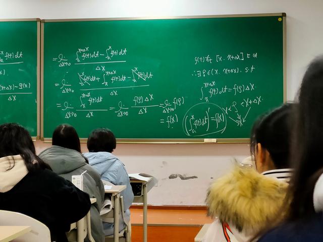 “神论文”重出江湖: 谈为人民服务对高数学习的帮助, 应付评职称吗?