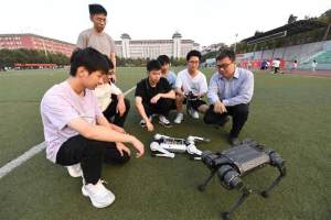 湖北省大学生在中国机器人大赛中获一等奖
