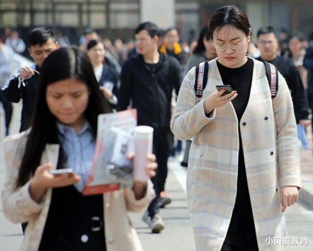 张雪峰称当老师投入和回报不成正比, 真的很累, 老师: 抱拳感谢