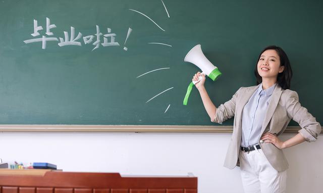 郑州一入职3月女教师跳楼引争议: 所谓为她好的人都是“帮凶”?