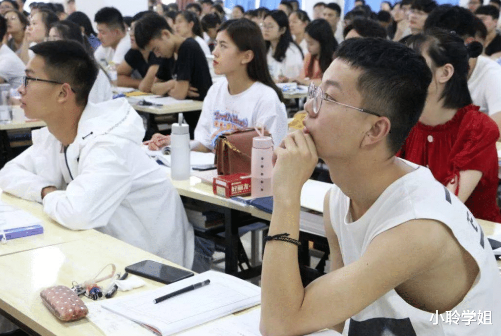 就问你服不服! 学生大专毕业月薪5000, 不服考本科后月薪变2800