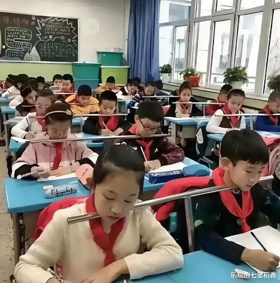 学校引入不锈钢架子课桌: 预防近视的一种全新的尝试