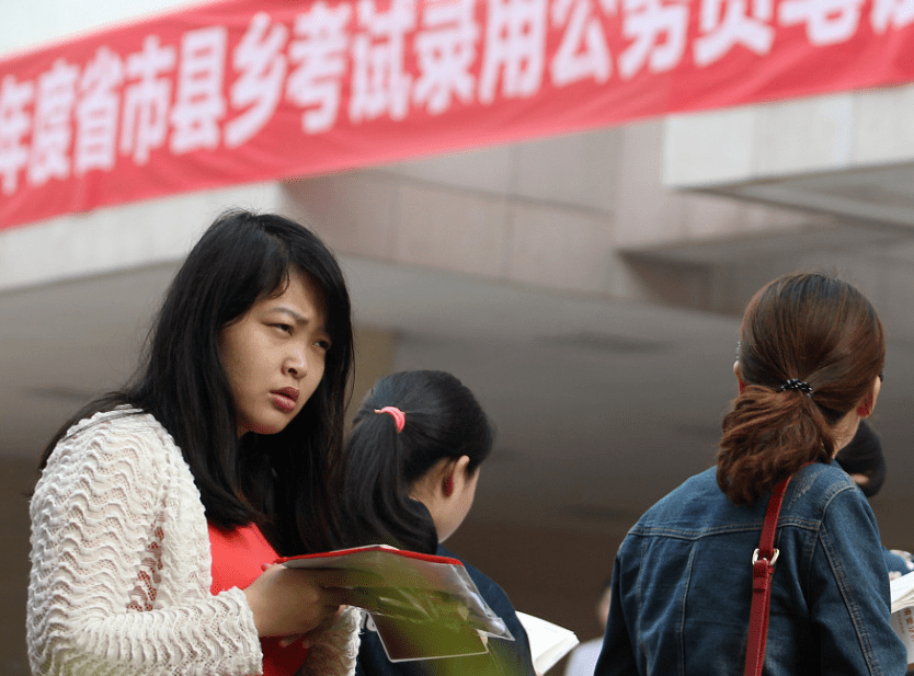 张雪峰坦言: 这4种大学生适合考公, 与家庭背景无关, 关键是性格