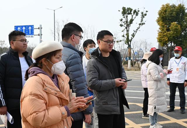 300多万大学生报名国考, 一眼望到头的日子, 为何很多人渴望