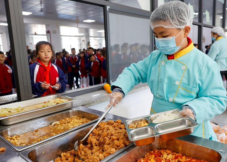 小学食堂再现“老鼠疑云”, 老师坚称是兔头, 学校解释却难服众