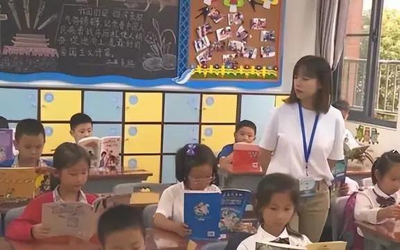 小学生作文《最烦妈妈》火了, 言语间尽显嫌弃, 妈妈看后掩面哭泣