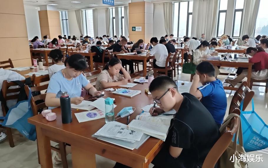 沧州: 女大学生图书馆霸占16座, 对周围学生非打即骂, 校方回应了