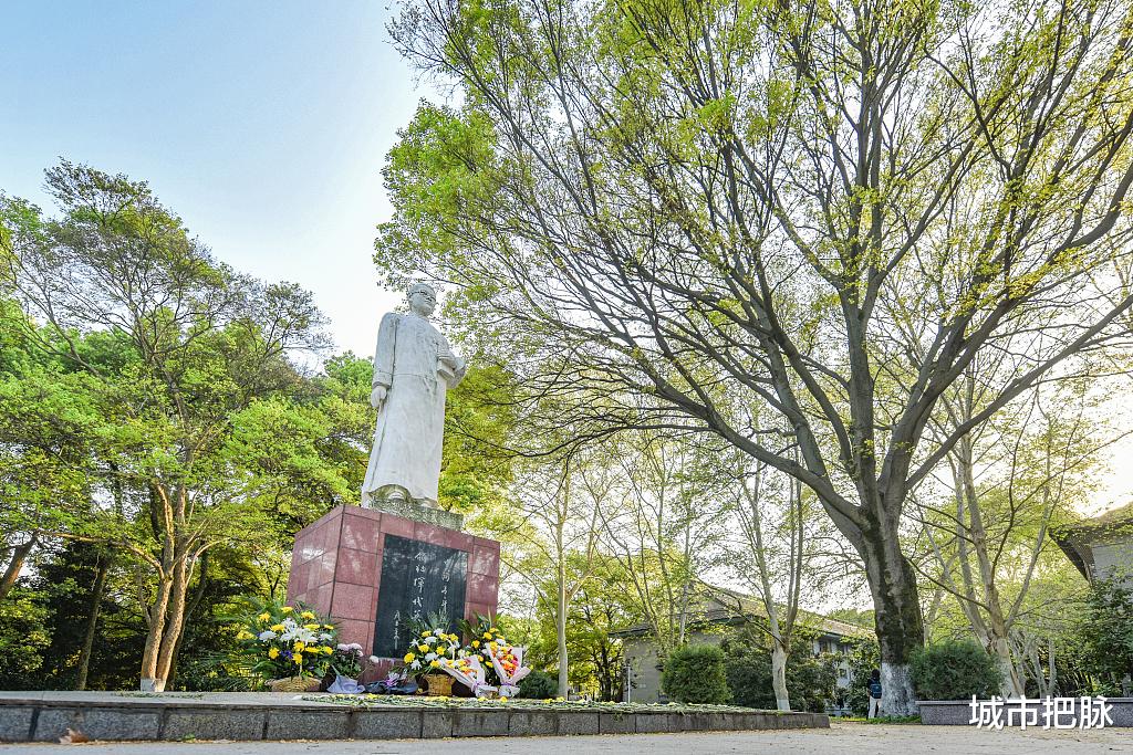 华中师范大学校史引争议: 迁往武汉的中原大学是其前身之一?