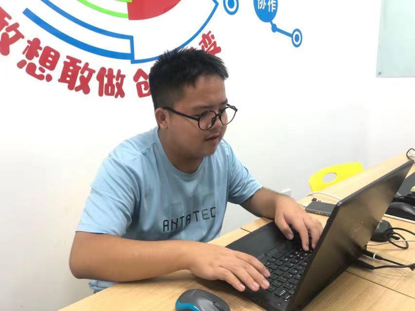 美丽乡村·学生|李泽轩: 编程锻炼思维 找到人生方向