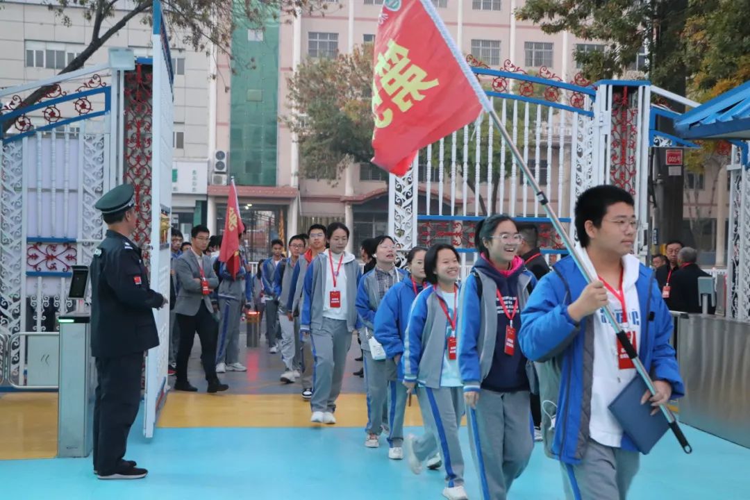 全国10余个省份的千名师生到访衡水十三中参观交流