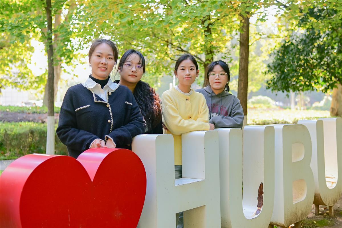 大一时期携手进入实验室学习, 湖大四名女生成功保研名校