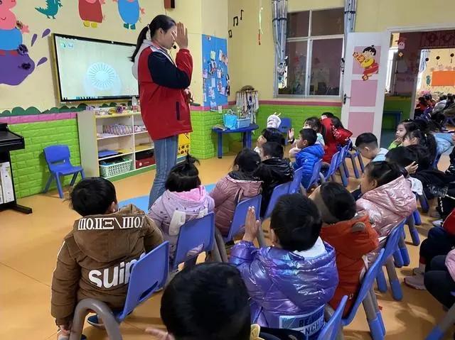 “设计这种笔, 是为了伤害学生吗? ”女幼师愤怒喊话设计师